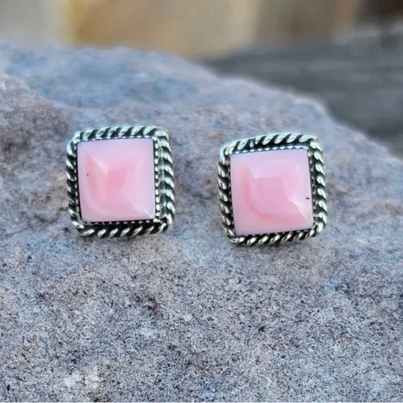 9MM Sterling & Pink Conch Studs - Picture 2 of 2